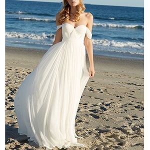 Ivory wedding dress with off-shoulder sleeves
